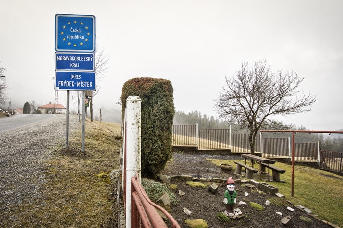 CZ border-SEPARATELY TOGETHER