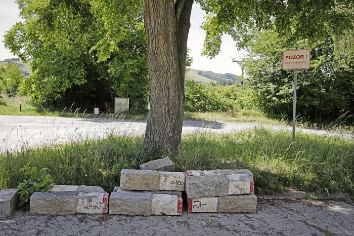 CZ border-SEPARATELY TOGETHER